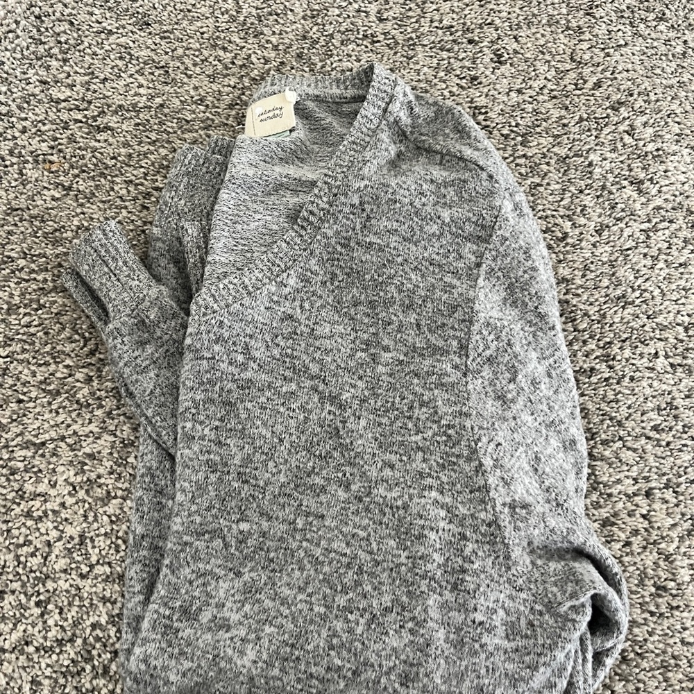 Elegant Gray V-Neck Sweater - Real Cashmere